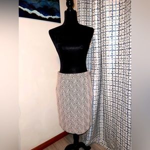 Banana Republic Fitted Cream Pencil Skirt